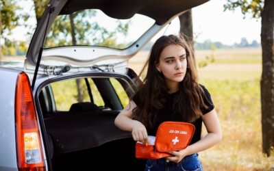 Czego nie powinno się znajdować w apteczce samochodowej?