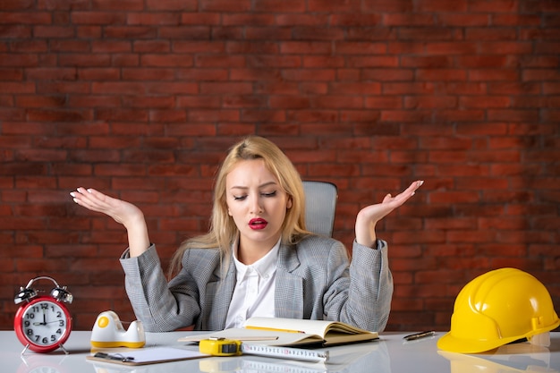 Jak doposażyć stanowisko pracy i co warto na nim kupić?